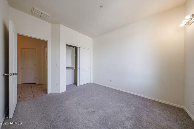 Building Photo - 16925 W Nottingham Way