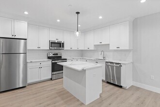 Building Photo - 186 Bedford St