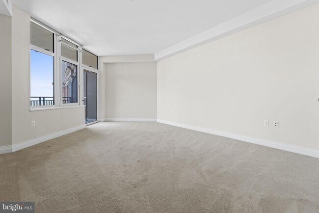 Building Photo - 8220 Crestwood Heights Dr