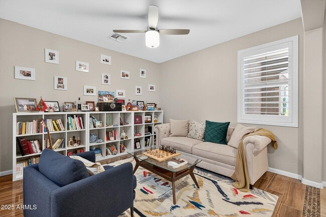 Building Photo - 8984 W Diana Ave