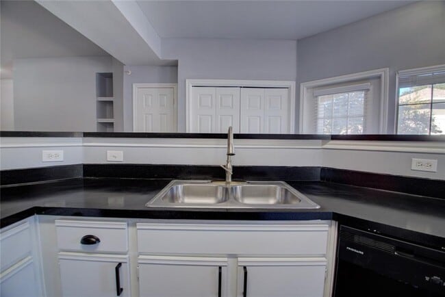 Building Photo - 2320 Gracy Farms Ln