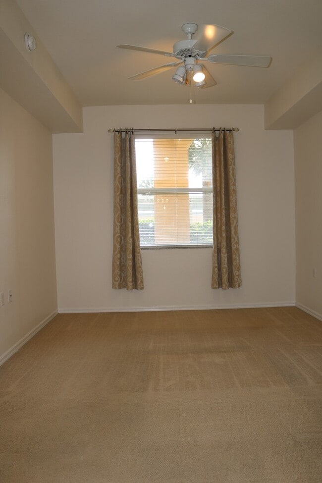 Building Photo - 2 bed/2 bath Condo in Popular Osprey Cove! Lake Views!!