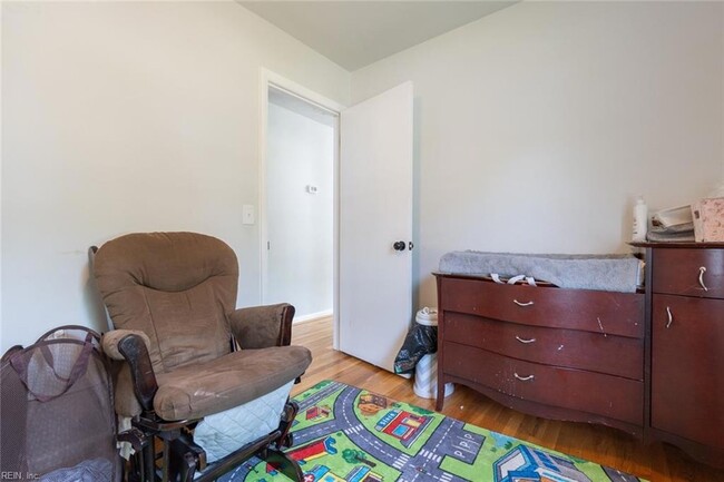 Building Photo - 1217 Lakeview Dr