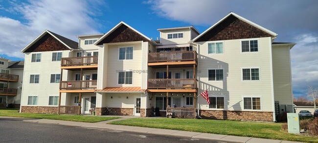 Building Photo - *** Very Nice Apartment - 3Bed 2Bath ***