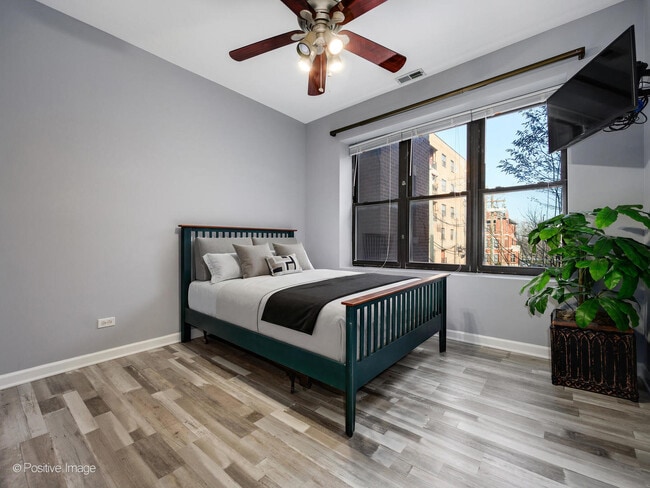 Building Photo - 4014 S Drexel Blvd