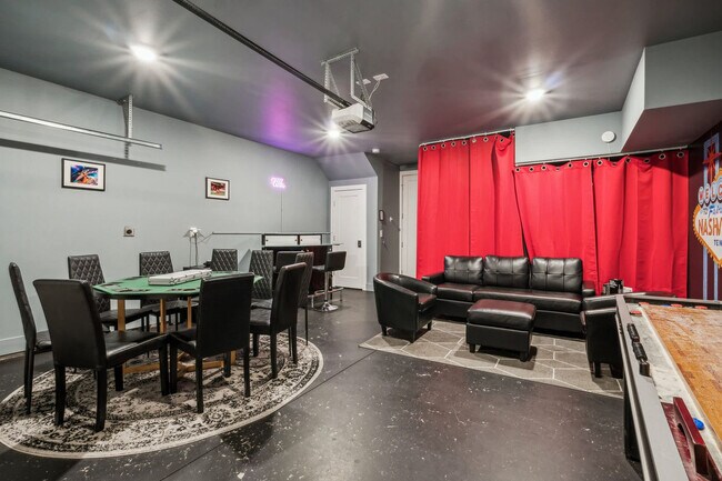 Building Photo - 2135 24th Ave N