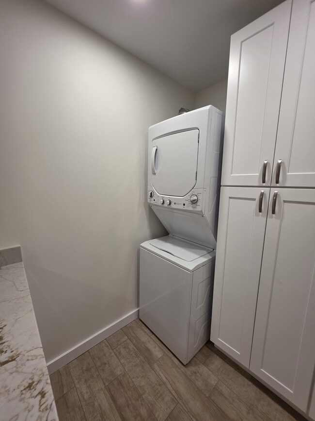 Building Photo - 1043 Kainui Dr