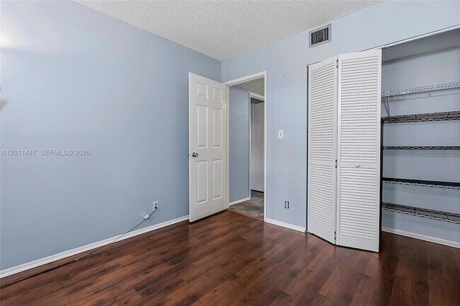 Building Photo - 3083 N Oakland Forest Dr