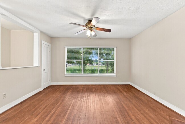 Building Photo - 1518 Ridgewood St
