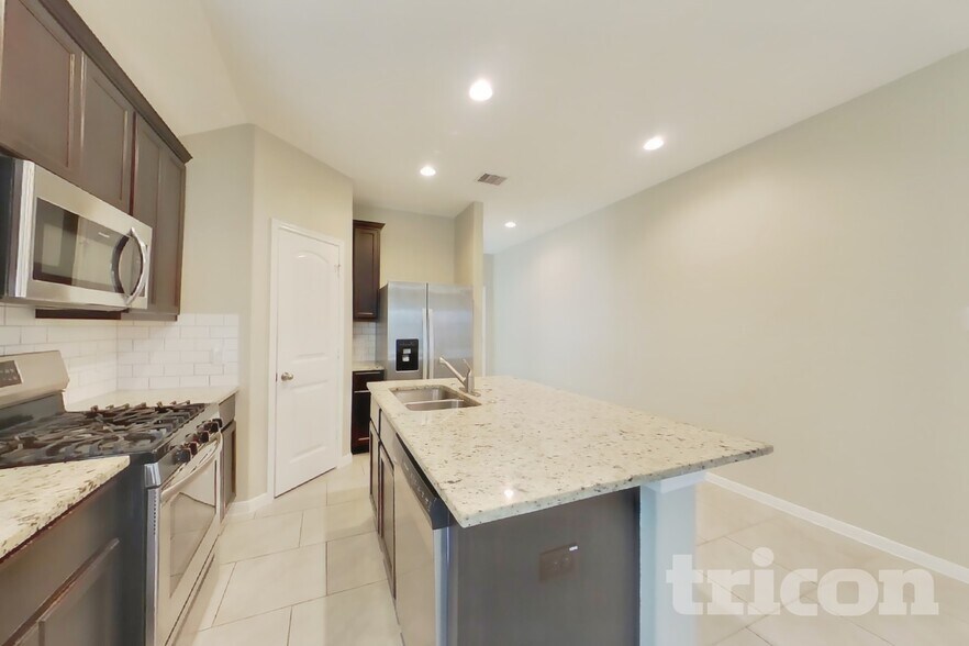 Building Photo - 423 Ashley Falls Ln