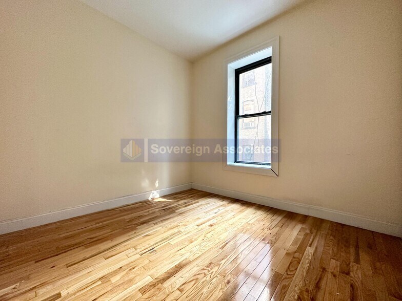 Building Photo - 526 W 161st St