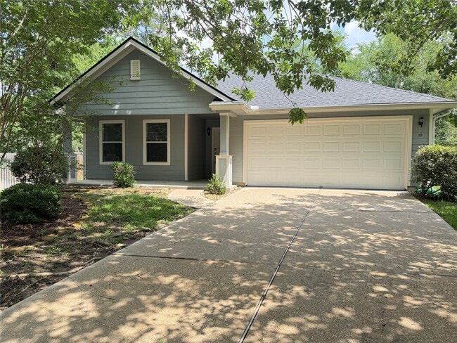 Building Photo - 10 Druids Glen Pl