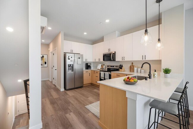 Building Photo - Brand New 4 Bedroom Luxury Townhome!