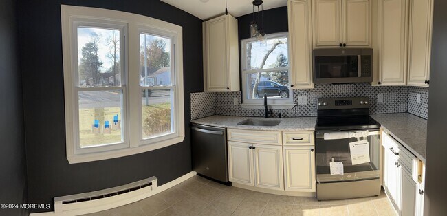 Building Photo - 27 Milford Ave