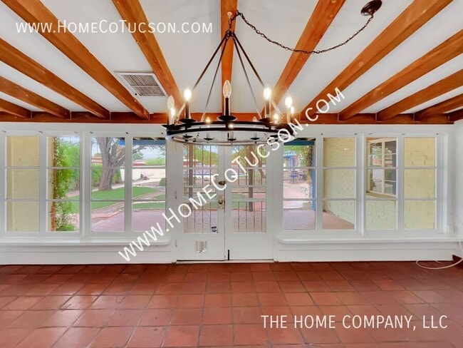 Building Photo - 228 S Country Club Rd
