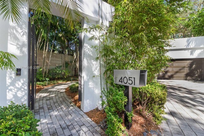 Building Photo - 4051 Ensenada Ave