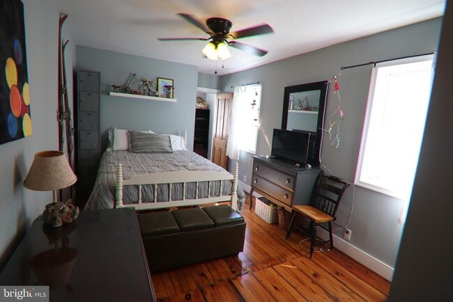 Building Photo - 1223 Haubert St