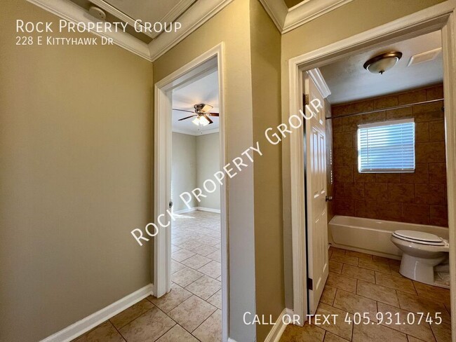 Building Photo - Charming & Fully Remodeled 2-Bedroom Home ...