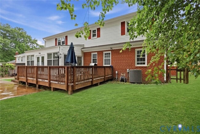 Building Photo - 7603 S Pinehill Dr