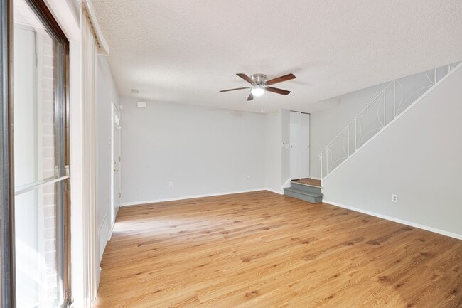 Building Photo - ? Newly Updated 2 Bedroom  1 1/2 BATH in the NORTHEAST near Franklin Mills - Minutes to I95 and R...