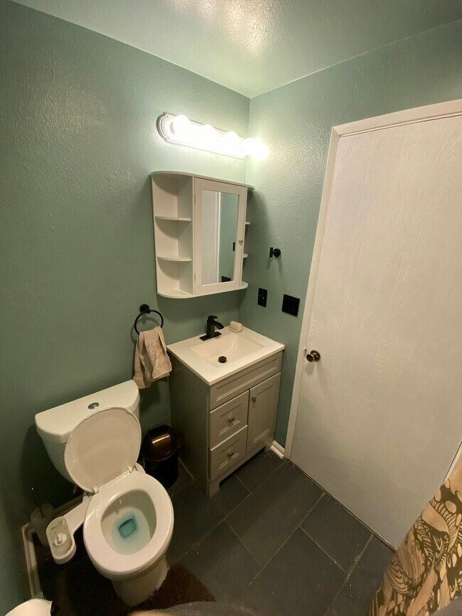 Building Photo - 318 S 174th Pl