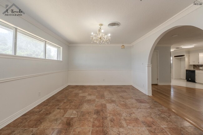 Building Photo - 2725 Devon Rd