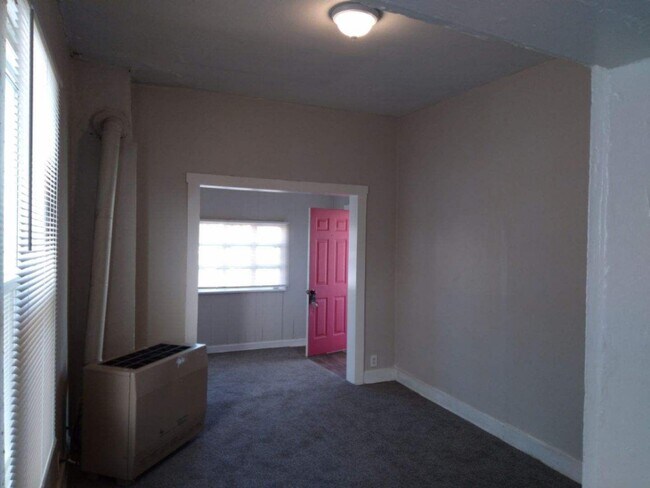 Building Photo - 631 Rawling St