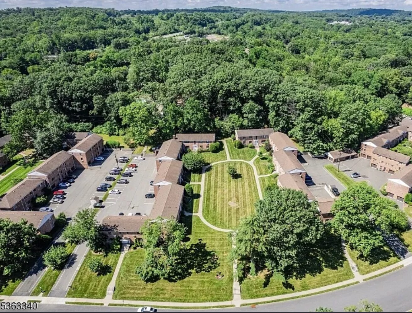 Building Photo - 48 Troy Dr