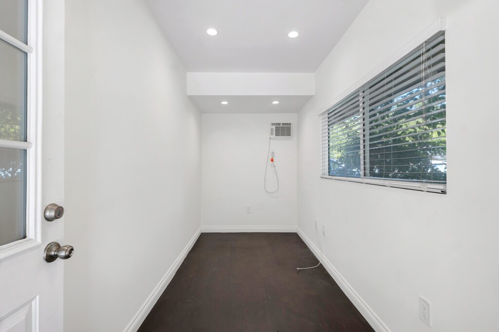 Building Photo - 4850 Excelente Dr