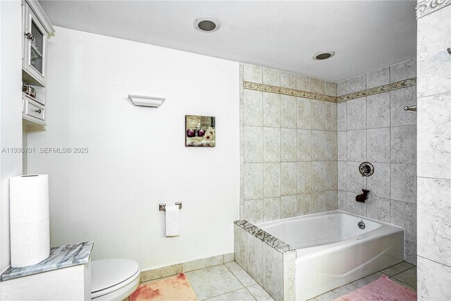 Building Photo - 1833 S Ocean Dr