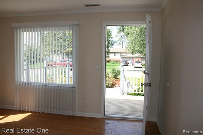 Building Photo - 3268 Troy Ave