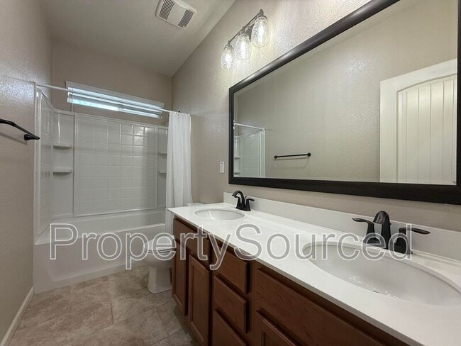 Building Photo - 1697 W Woodward Ave