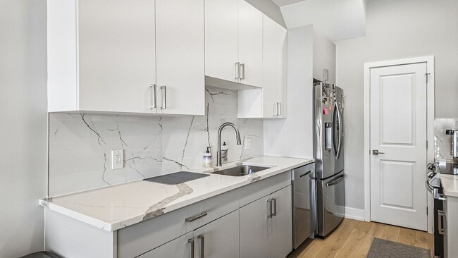Building Photo - Luxury Fishtown Apartment With Parking!