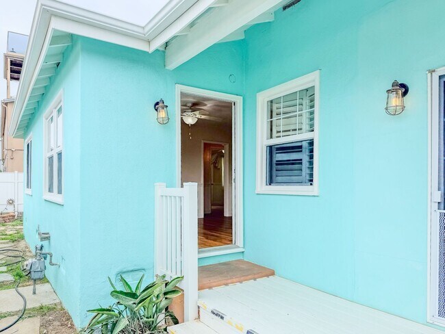 Building Photo - Hollywood Beach | 3 Bedroom + 2 Bathroom H...