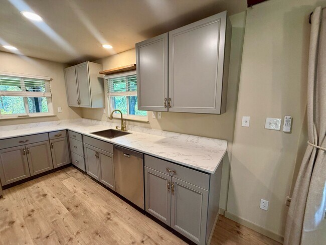 Building Photo - 10070 Garesio Ranch Rd