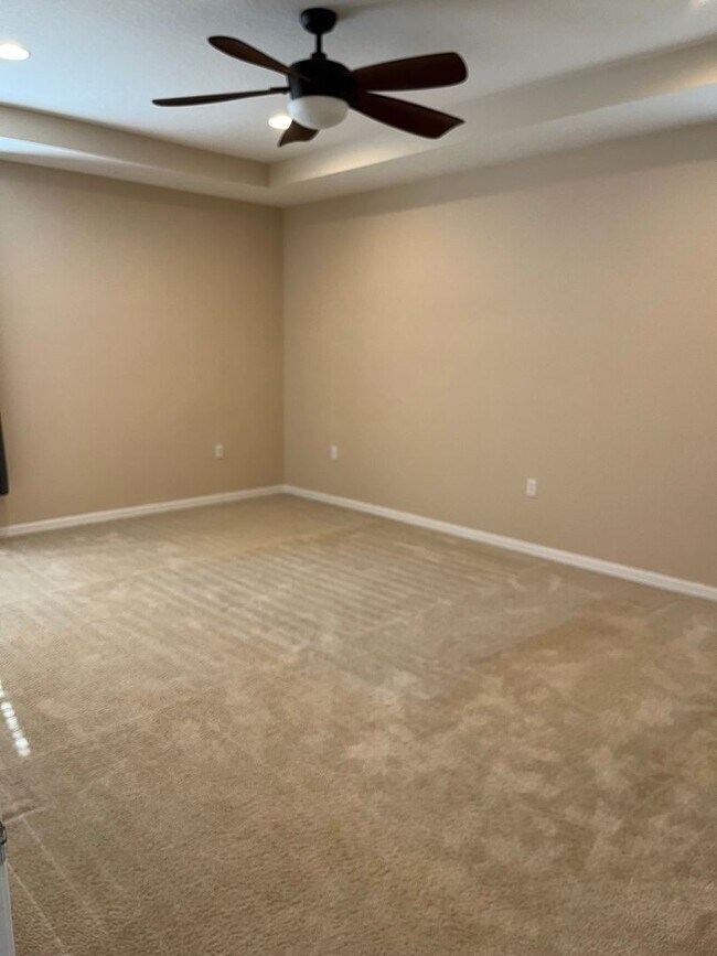 Building Photo - Five Bedroom with Water View in Avalon Park