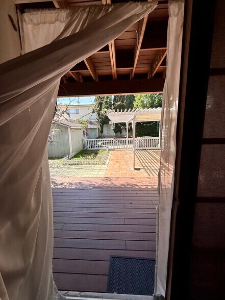 Building Photo - 6330 Longridge Ave