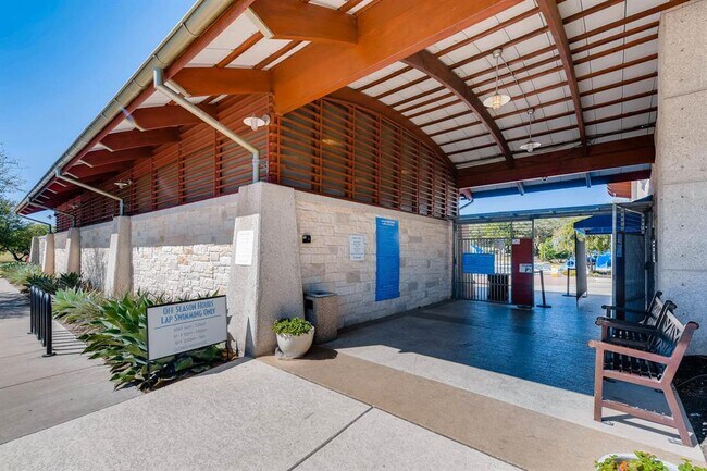 Building Photo - 204 World of Tennis Sq