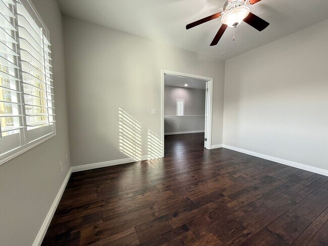 Building Photo - 132 Dunblane St