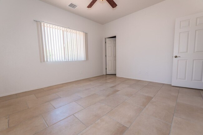 Building Photo - Large Corner Lot Home with 3 Bedrooms, 2 Baths, Central A/C, Washer & Dryer included!