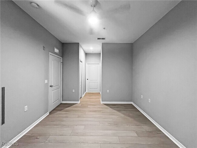 Building Photo - 8550 Kingbird Loop
