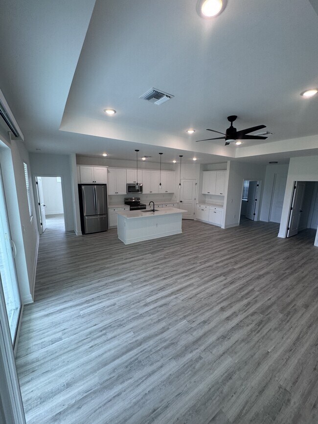 Building Photo - 1724 NW 24th Ave