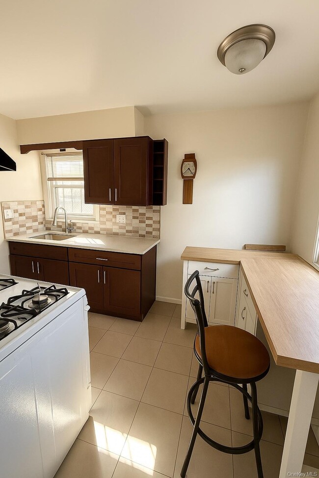 Building Photo - 155-67 116th Ave