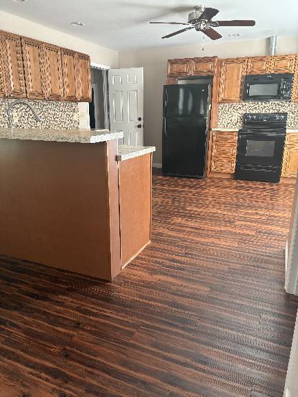 Building Photo - Beautiful Family Home in Nice Area!