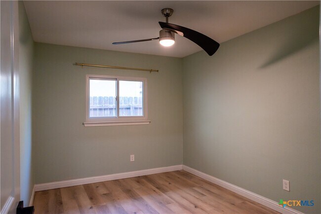 Building Photo - 9828 Briar Ridge Dr