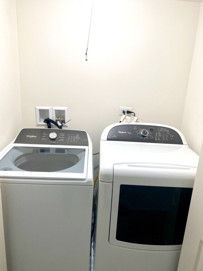 Building Photo - 308 Niagara Dr