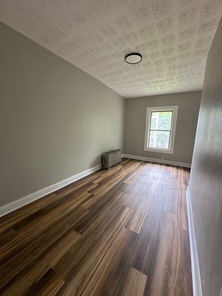 Bedroom - 3081 E Derbyshire Rd