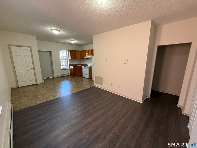 Building Photo - 834 Park St