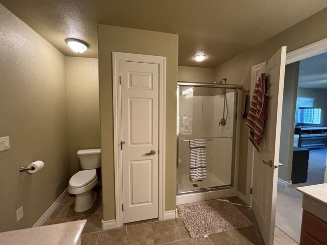 Building Photo - 3 BED | 3 BATH | TOWNHOME | DOUBLE GARAGE | WEST
