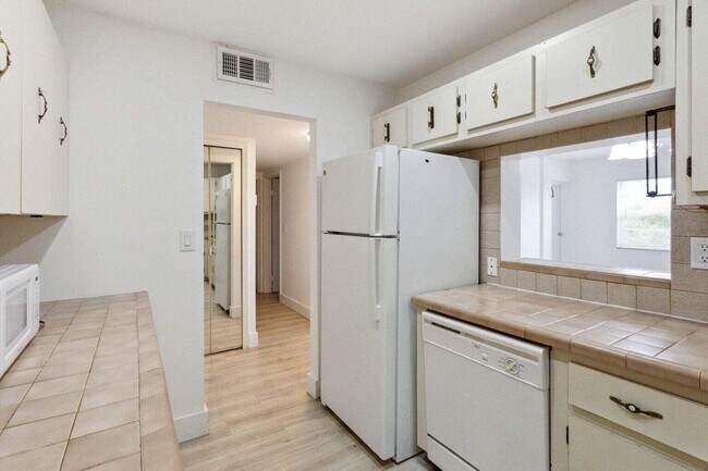 Building Photo - 4354 NW 9th Ave